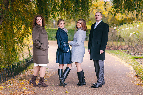 family portrait autumn outdoor fall photo shoot London Regent's park portrait  (15)