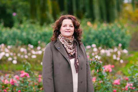 family portrait autumn outdoor fall photo shoot London Regent's park portrait  (2)